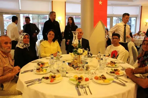 Kaymakam Aksoy, depremzedeler ile iftarda buluştu