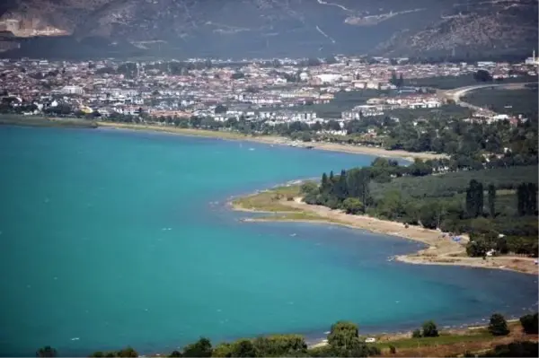 İznik Gölü Alg Patlamasıyla Turkuaz Renge Büründü