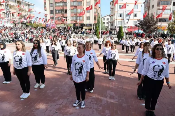 Safranbolu Belediyesi, Cumhuriyet'in 100. yılına özel zeybek gösterisi düzenledi