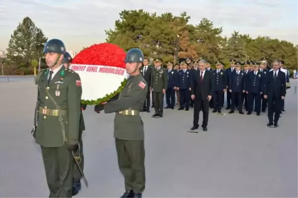 Emniyet Genel Müdürü Ayyıldız, Anıtkabir'i ziyaret etti