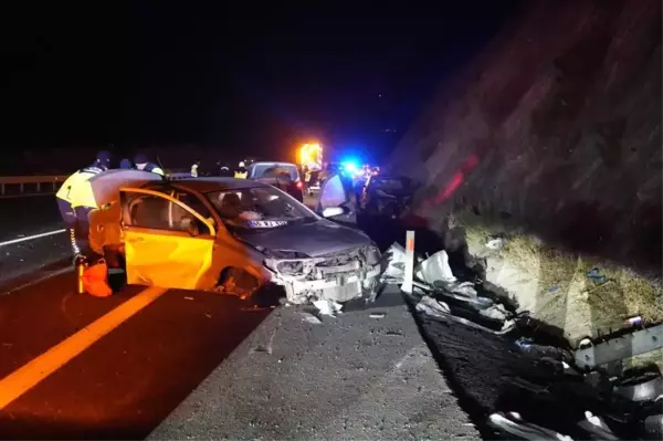 Balıkesir'de tırdan düşen tomruklar 2 kişinin ölümüne neden oldu