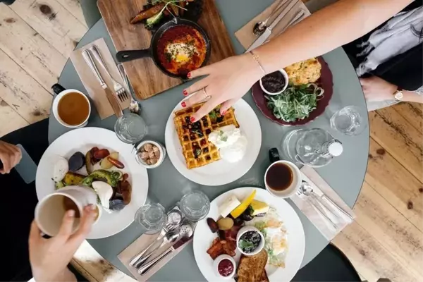 En iyi omlet tarifleri! Patatesli omlet tarifi, mantarlı, peynirli, kaşarlı omlet tarifi! Omlet nasıl yapılır? Omlet kaç kalori?