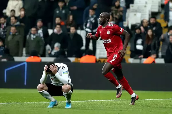 Beşiktaş, Vodafone Park'ta Sivasspor'a 2-1 mağlup oldu