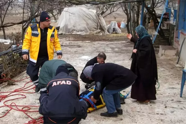 Çatıdan düşen şahıs, AFAD'ın operasyonu ile kurtarıldı