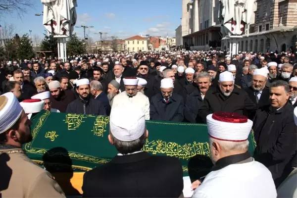 Abdullah Ustaosmanoğlu'nun cenazesinde koronavirüs uyarıları dikkate alınmadı