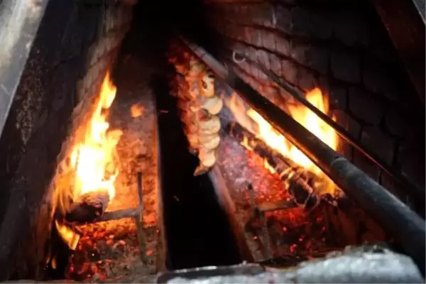 Ünü kent sınırlarını aşan asırlık lezzet Tokat kebabı damak çatlatıyor