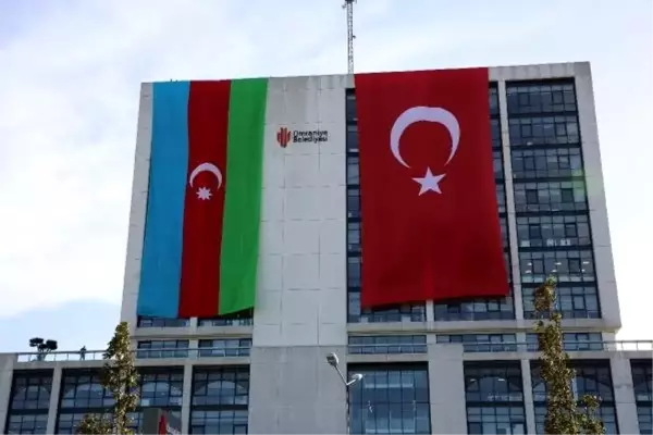 Ümraniye Belediyesi'nden Azerbaycan'a bayraklı destek