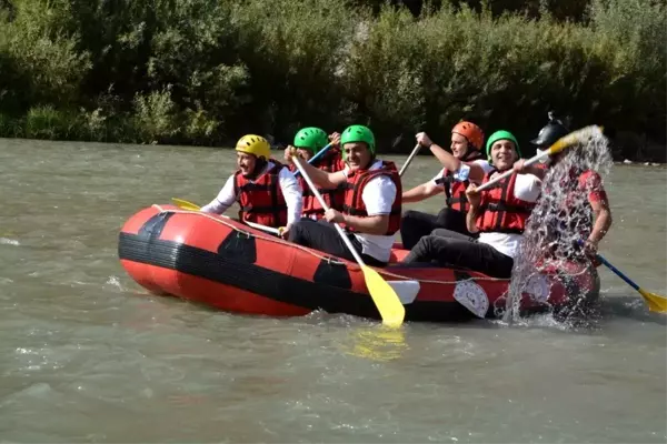 Son dakika haberleri | Terörün bittiği Hakkari'de rafting heyecanı