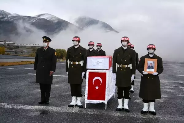 Son dakika! Hakkari'de şehit asker için uğurlama töreni