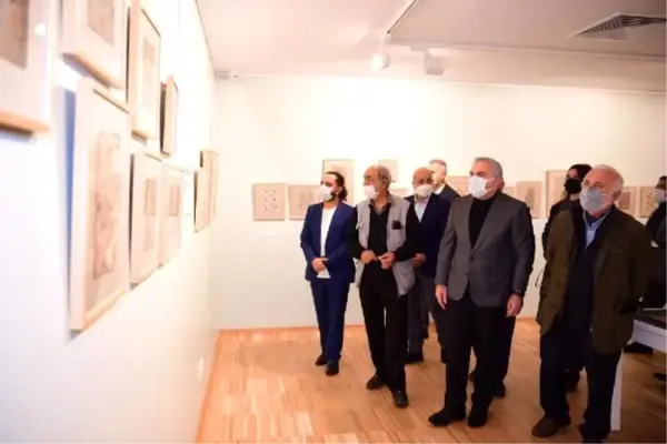 Kadırga Sanat Galerileri 'Ebru Sanatının Son 500 Yılı' sergisiyle açıldı