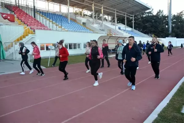 Isparta'da gençler özel yetenek sınavlarına ücretsiz kursla hazırlanıyor