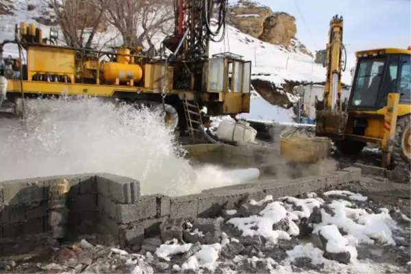 Varto'da saniyede 45 litre akan, 39 derece sıcaklıkta su bulundu