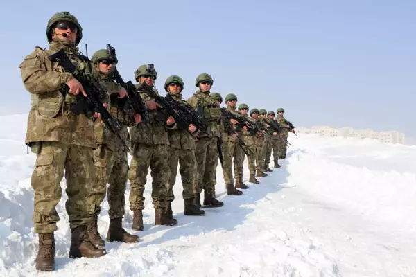 Türkiye'nin en doğusunda görev yapan Mehmetçik, yeni kamuflajlarını giymeye başladı