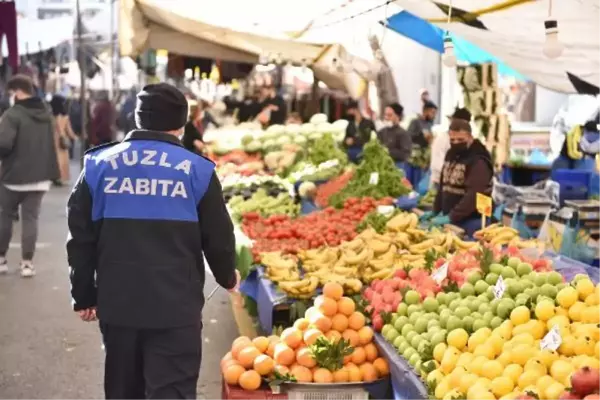 Tuzla'da pazar denetimleri ile etiketsiz ürün satışının önüne geçiliyor