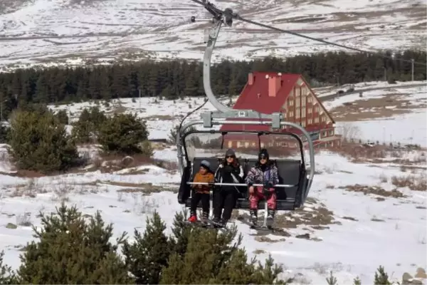 Son dakika haber | Ardahan'da dün kayak merkezi doldu, bugün sokaklarda sessizlik hakim oldu kaldı