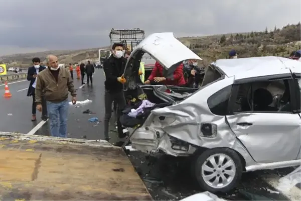 TEM'de 'dolu' kazası: 4 ölü, 5 yaralı