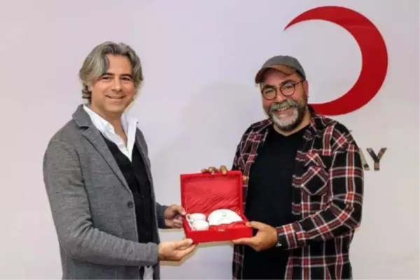 OYUNCU YÜKSEL ÜNAL PANDEMİDE SAHNELERE ÖZLEMİNİ ANLATTI