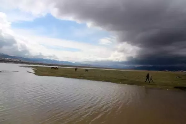 KARLARIN ERİMESİ İLE KURA NEHRİ TAŞTI, OVA GÖLE DÖNDÜ