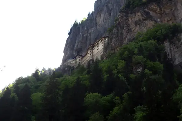 Sümela Manastırı'ndaki restorasyon ve çevre düzenlemesi çalışmalarının yüzde 70'i tamamlandı