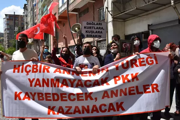 Hakkari'de terör mağduru aileler HDP İl Başkanlığı önünde eylem yaptı