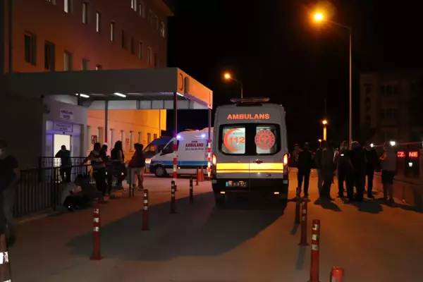 İzmir'de motosiklet, kaldırımdaki yayaya çarptı: 1 ölü, 2 yaralı