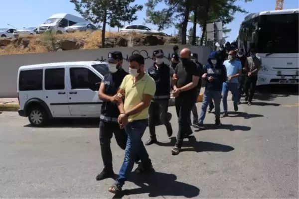 ŞANLIURFA'DA GÖÇMEN KAÇAKÇILIĞI OPERASYONU: 17 GÖZALTI