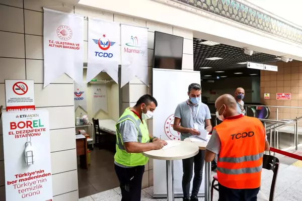 Yenikapı Marmaray İstasyonu'nda Kovid-19 aşı uygulanmasına başlandı