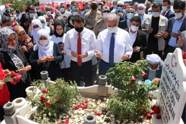 Son dakika haberi... DİYARBAKIR'DA 15 TEMMUZ ŞEHİTLERİ ANILDI