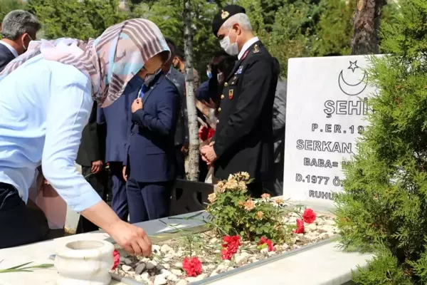 15 Temmuz Demokrasi ve Milli Birlik Günü kapsamında Ege'deki şehitliklerde anma törenleri düzenlendi