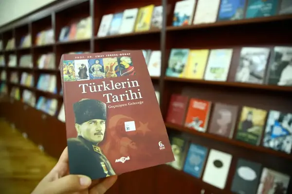 Türkiye, Karabağ'da inşa edilecek kütüphaneler için 10 bin kitap bağışı yaptı