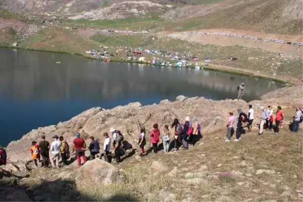 TERÖRDEN ARINDIRILAN SAT BUZUL GÖLLERİ, FESTİVALLE ŞENLENDİ