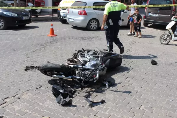 Ödemiş'te otomobille motosiklet çarpıştı: 2 yaralı