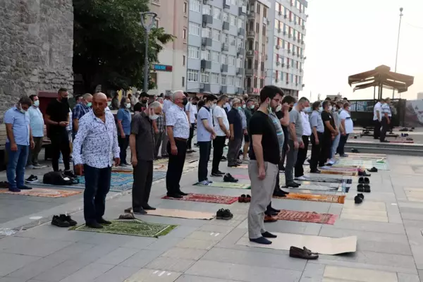 Kurban Bayramı namazı kılındı (2)