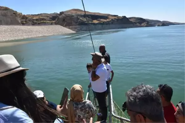 Görmek için Danimarka'dan bile geliyorlar! Tarihi Hasankeyf'te tekne turları başladı, ücreti 25 lira