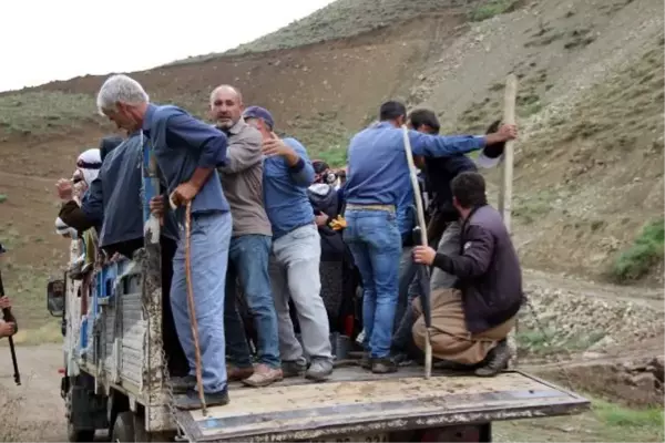 Yüksekova'da etkili olan sağanak, yayladaki koyun sürüsüne büyük zarar verdi