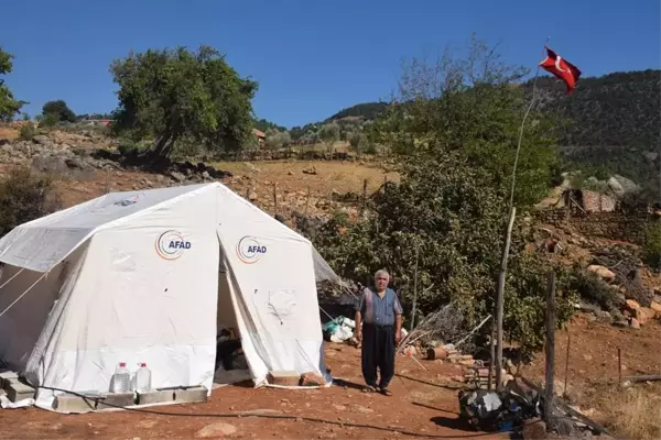 Son dakika haberleri... Orman yangınında evleri ve kızlarının çeyizi zarar gören aile üzüntü yaşıyor