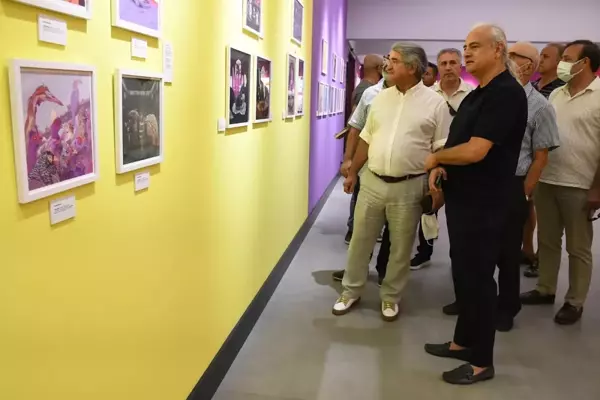 Eski Bakan Sağlar'dan 'Ada Modern Sanat Galerisi'ne tam not