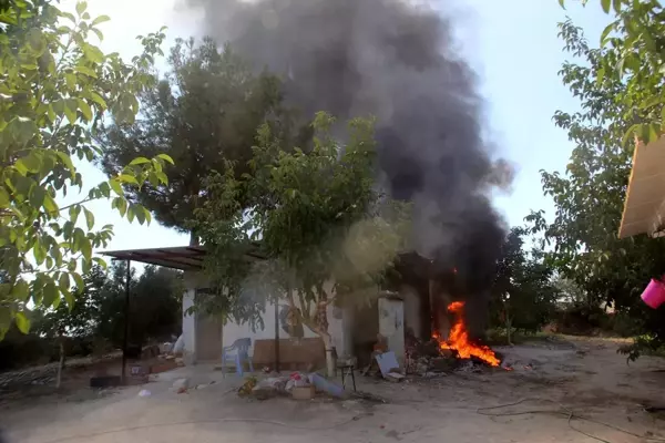 Salça yapımı için yakılan ateş garajı yaktı