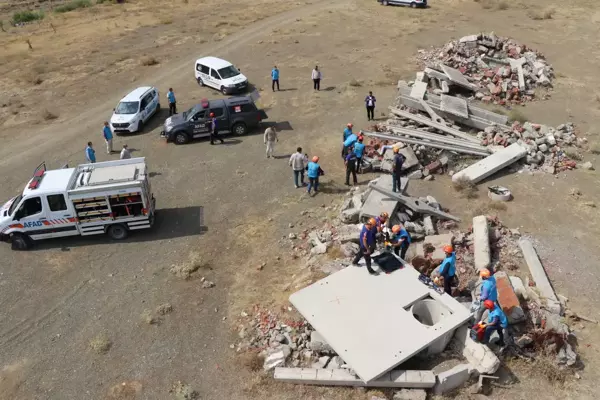 Elazığ'da gerçekleştirilen deprem tatbikatı gerçeğini aratmadı