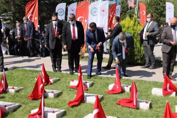 AFYONKARAHİSAR'DA BÜYÜK ZAFERİN KAHRAMANLARI ANILDI