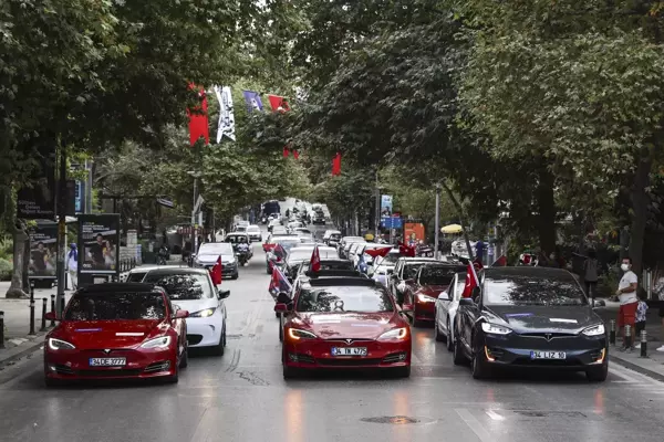 Elektrikli otomobil tutkunları, 30 Ağustos Zafer Bayramı'nı 