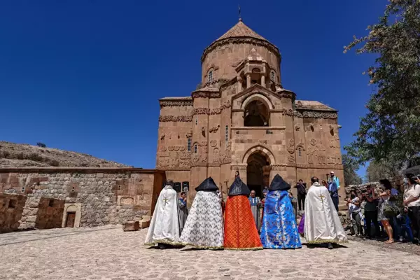 Akdamar Kilisesi'ndeki ayin sona erdi