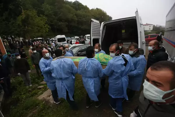 Sezaryenle doğum yaptırılan ve Kovid-19'dan hayatını kaybeden annenin bebeğinin sağlık durumu iyi