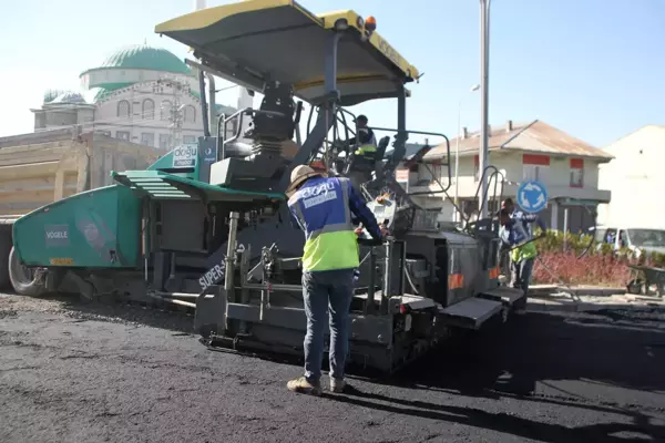 Malazgirt'te asfalt çalışması sürüyor