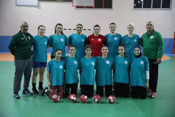 Görele Belediyesi Spor Kulübü hentbol takımı, gençlere ışık oluyor