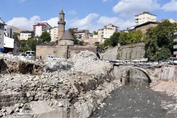 BİTLİS'TE ISLAH PROJESİ YIKIM ÇALIŞMALARIYLA 14 TARİHİ KÖPRÜ GÜN YÜZÜNE ÇIKTI