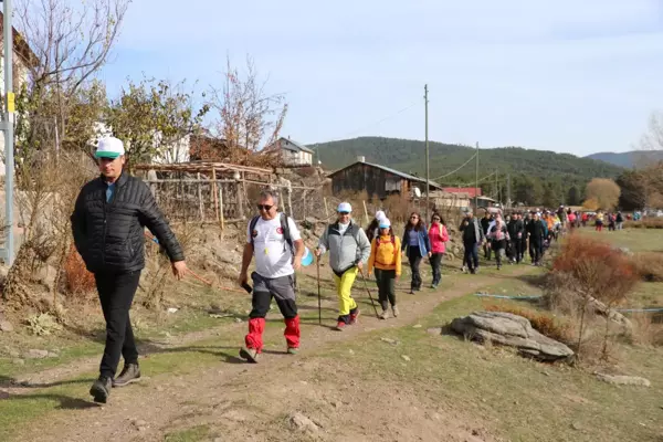 Dağcılar ve doğa tutkunları Bolu'daki kanyonda yürüyüş gerçekleştirdi