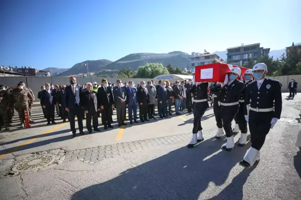 Son Dakika | Hatay'daki trafik kazasında şehit olan polisin cenazesi Osmaniye'de defnedildi