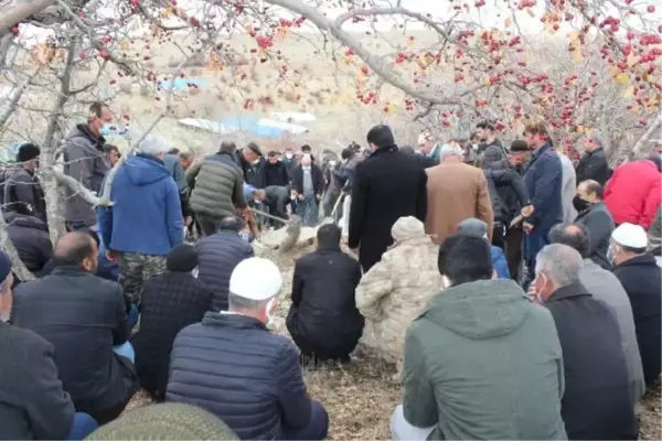 Son dakika haberleri... TAKLA ATAN ARAÇTAKİ GÜVENLİK KORUCUSU HAYATINI KAYBETTİ