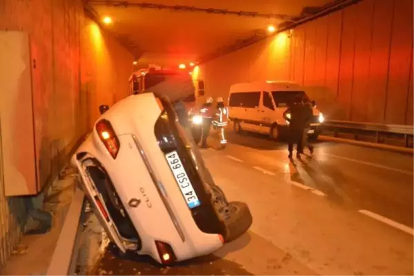 Beşiktaş'ta servis minibüsüne çarpan otomobil yan yattı: 1 yaralı